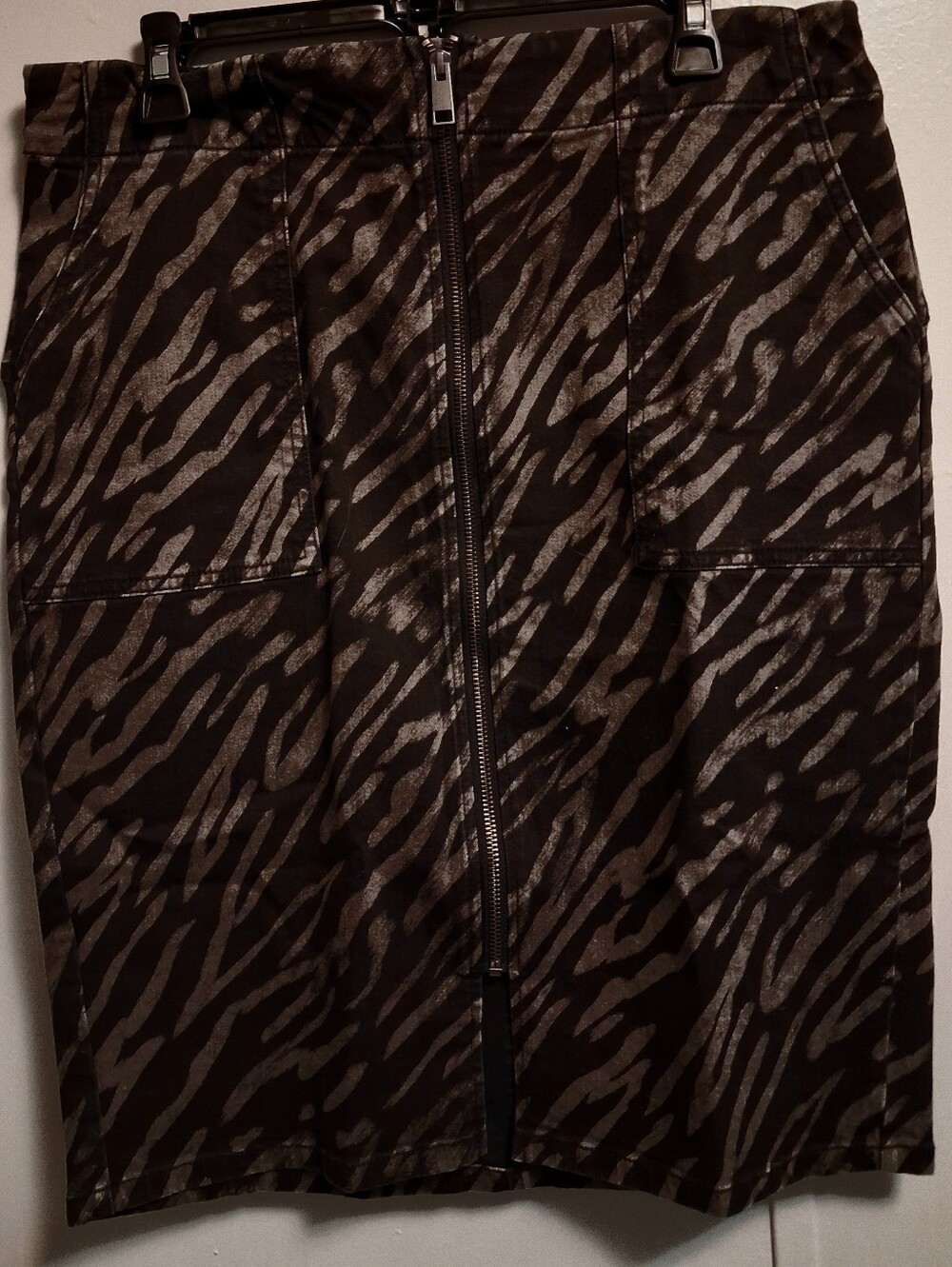 G by Giuliana Black and Silver Metallic Zebra Pencil Skirt